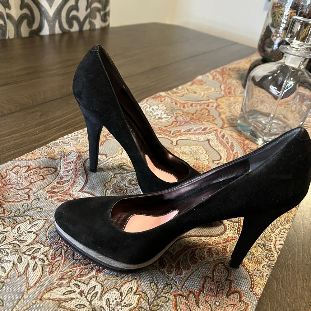 Black/Gray Suede Pumps